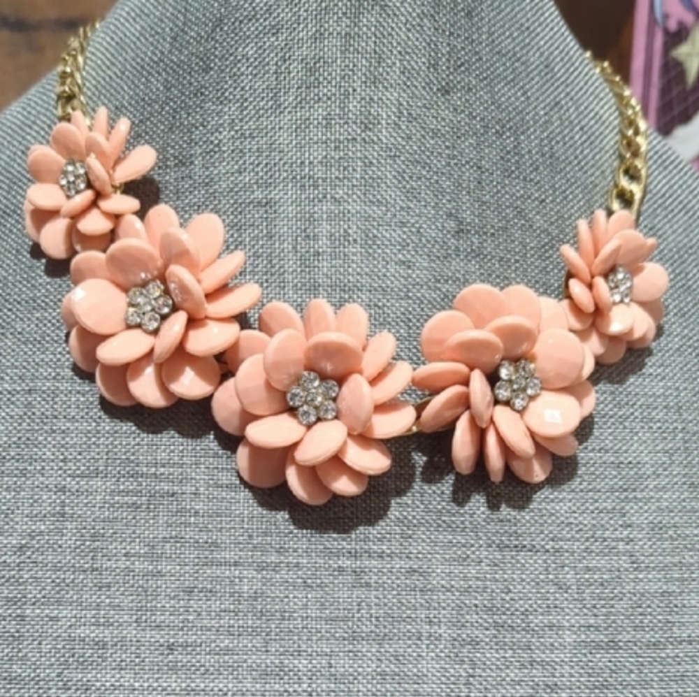Gold & Peach Dimensional Flower Collar Necklace w/ Rhinestones – Stunning!